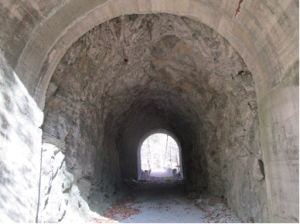 大渡橋手前のトンネル
