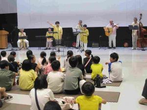 歌と演奏画像