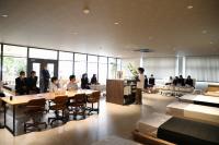 会社説明を聞く生徒