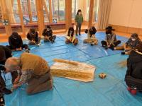 しめ縄づくり様子2