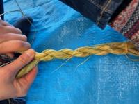 しめ縄づくり様子3