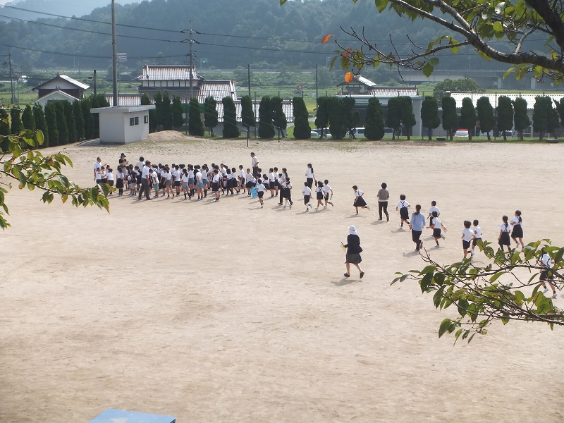 校庭での様子