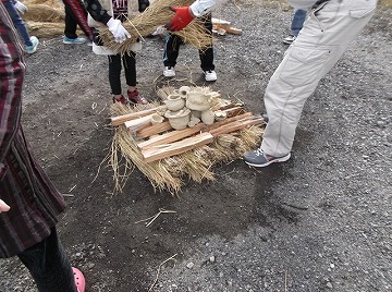 6月に制作した土器を並べます