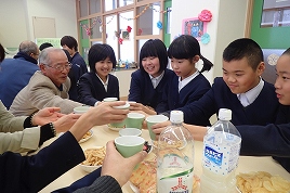 班ごとに「カンパーイ」