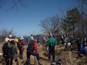 城の最頂部の本丸で解説を聞きました