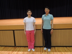 指導して下さった　清水沙希さん（左）田村恵美さん（右）