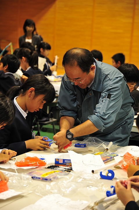 ロケット製作中