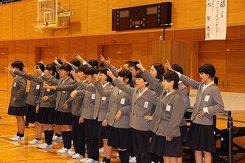 学校紹介をする様子