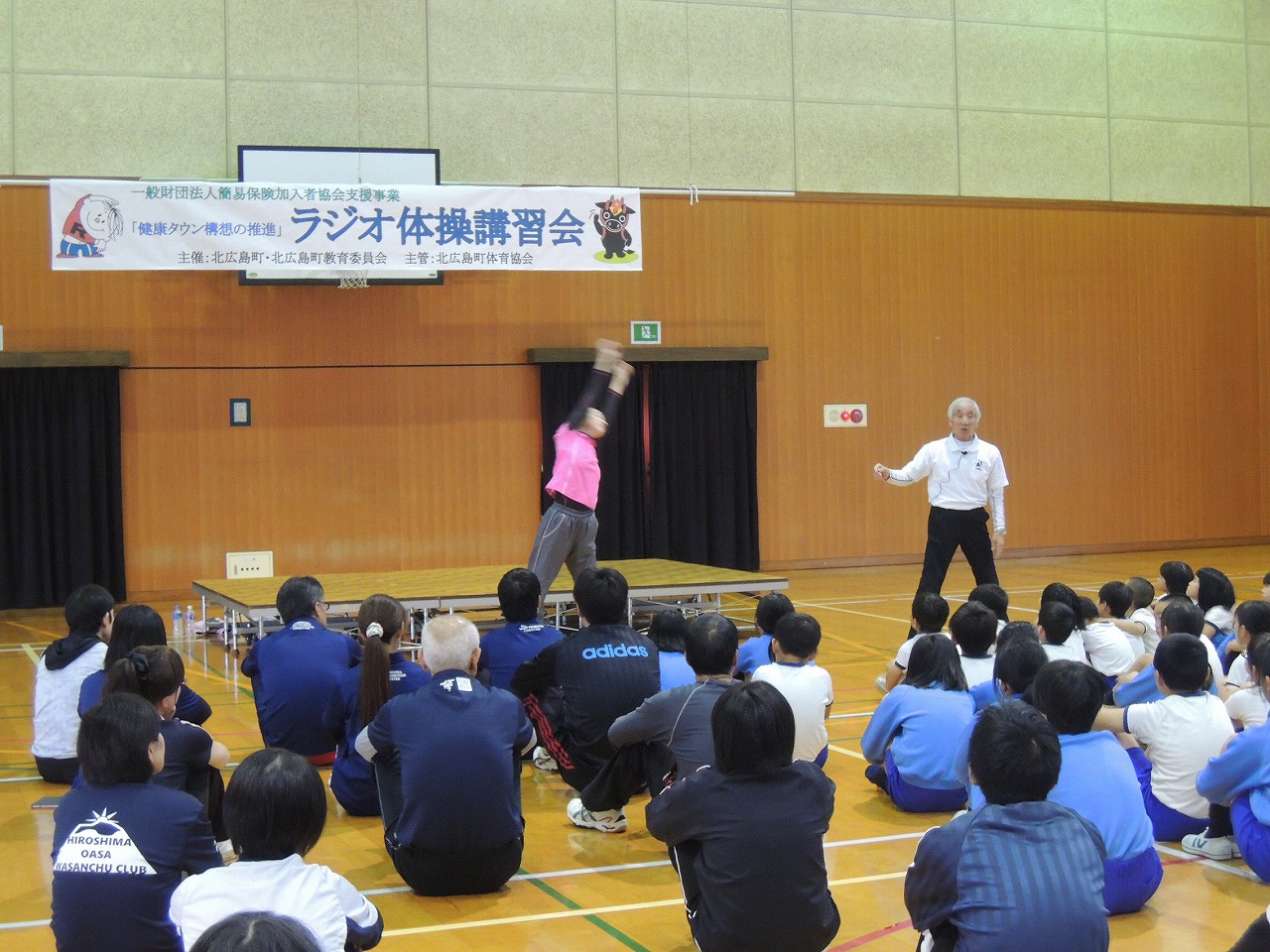 青山さんの指導と小野さんの実演