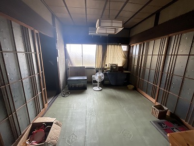 居間